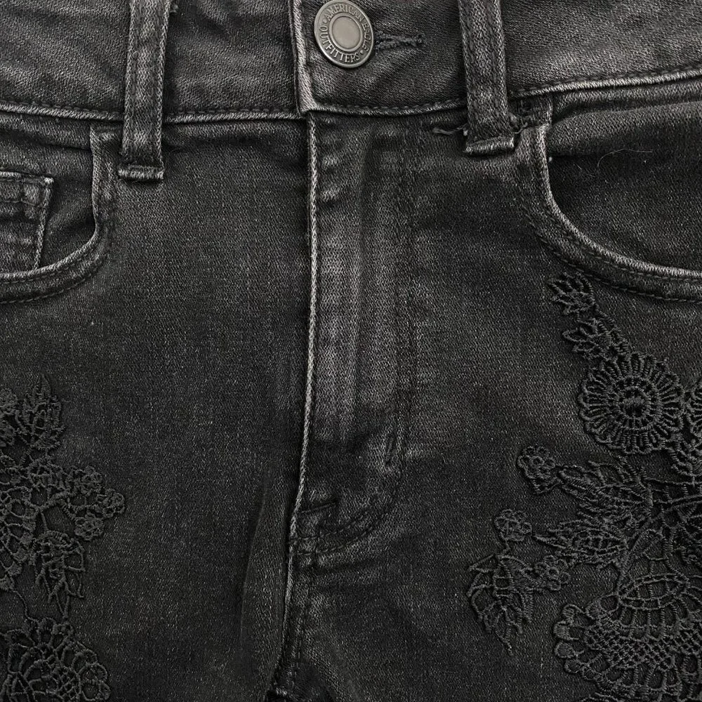 American Eagle Outfitters Black Denim Lace-Appliqué Jean Shorts NEW WITHOUT TAGS